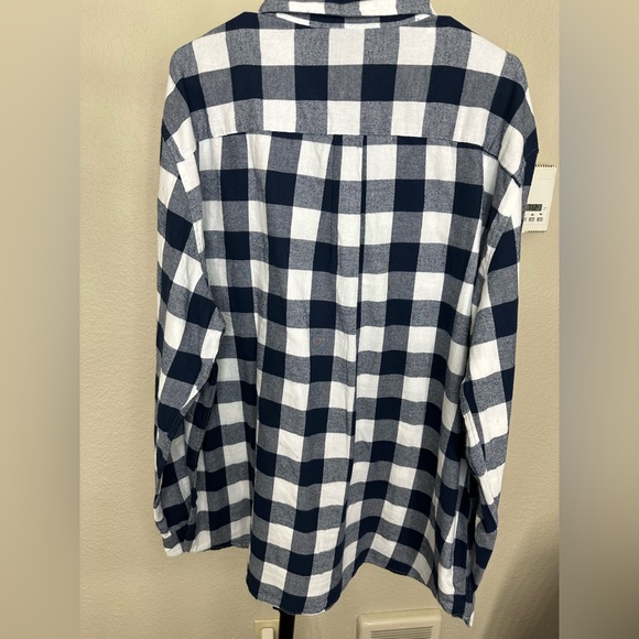 NWT St.John bay classic fit button down - Picture 4 of 4